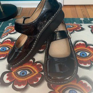 Alegria by PG Lite, Size 41 (US 10), Black patent leather Mary Jane shoes